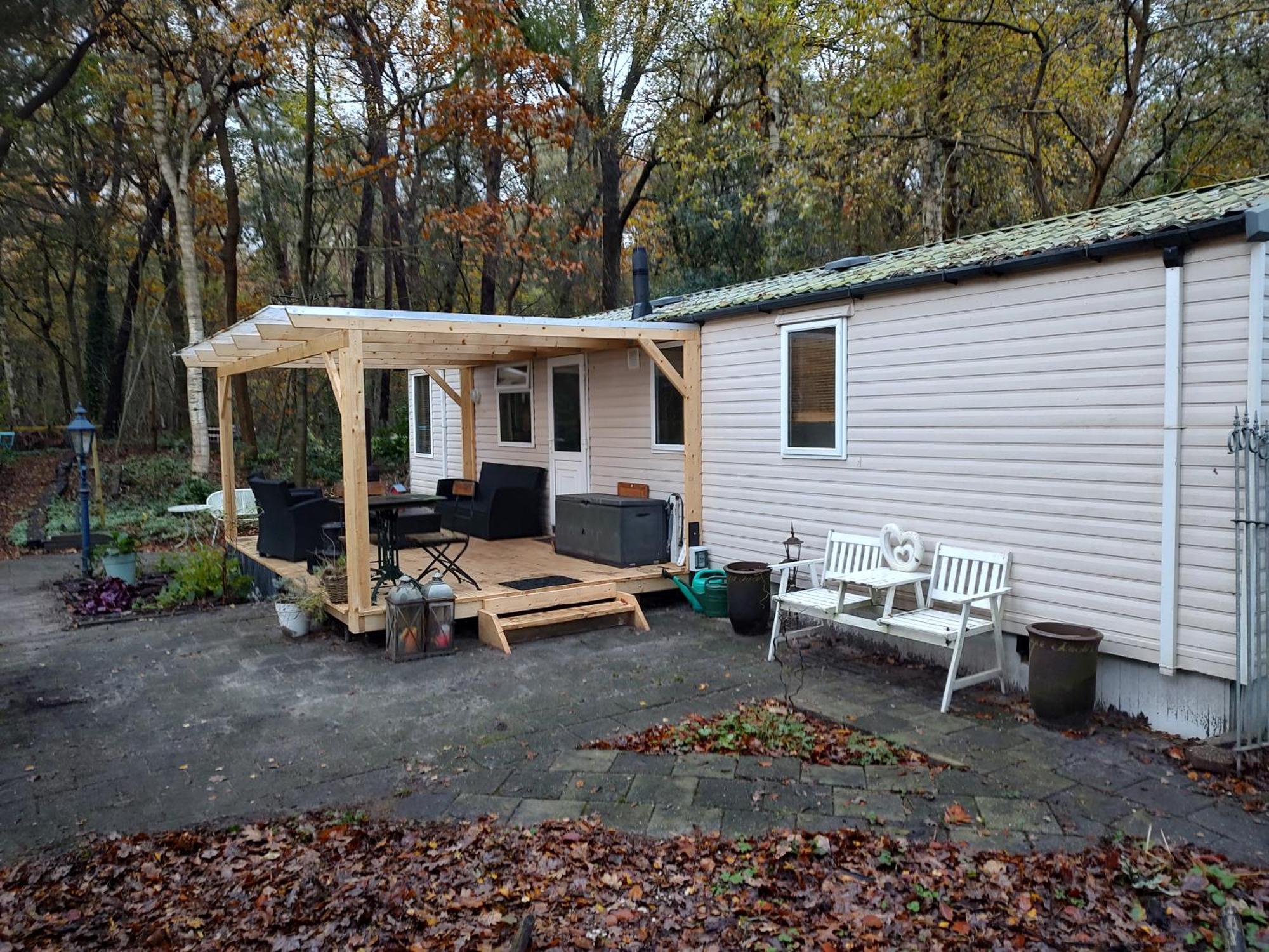 Vledder Chalet Met Veranda Aan Bosrand מראה חיצוני תמונה